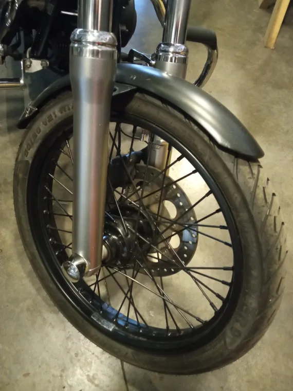 Vos jantes de moto sont abîmées, rouillées... pensez au thermolaquage en noir brillant ou mat uniquement, Saint-Paul, BIKE&ROLL Garage