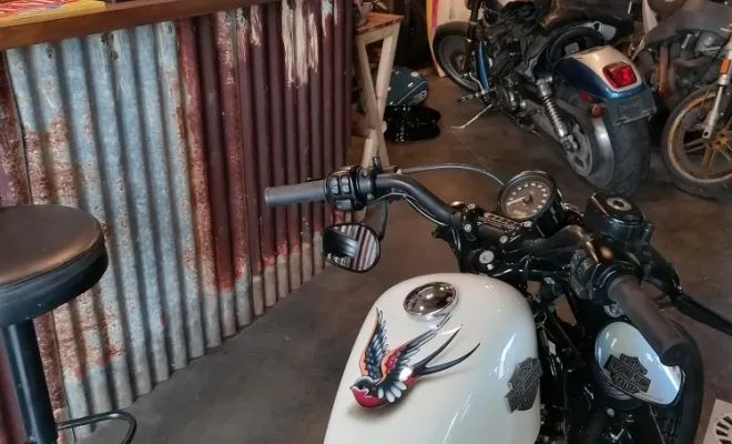 Personnalisation d'un réservoir de Harley Davidson à La Saline Les Hauts 974, Saint-Paul, BIKE&ROLL Garage
